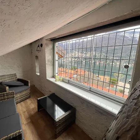 Timco 3-story With View And Air-conditioner Apartman Torno